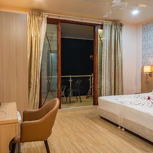 Deluxe Double or Twin Room City View